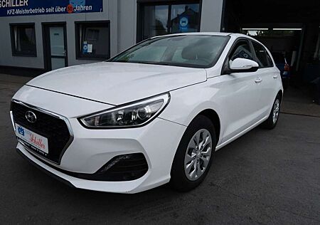 Hyundai i30 Select # Navi # Tempomat # Kamera # Car Play