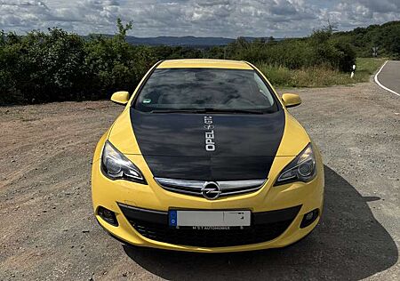 Opel Astra GTC 1.6 Turbo Edition