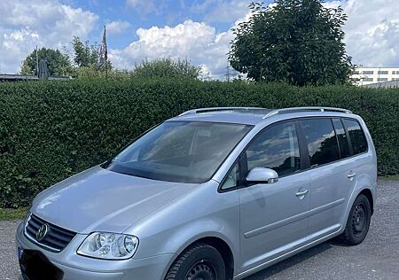 VW Touran Volkswagen 2.0 Diesel DPF AHK 1.Hand scheckheftgepflegt