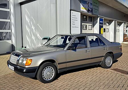 Mercedes-Benz E 230 E-Klasse