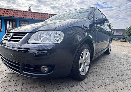 VW Touran Volkswagen 2.0 TDI Highline Navi, AHK, SHZ, AAC, 1.Hand