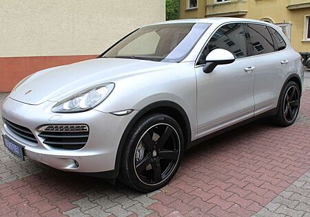 Porsche Cayenne S (Navi / Leder / Schiebedach / 21 Zoll)