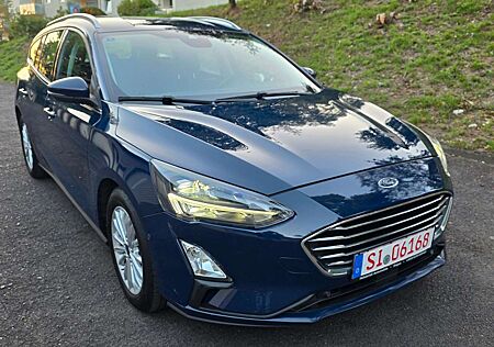 Ford Focus Turnier Titanium,AUT,LED,HUD,B&0,1Hand