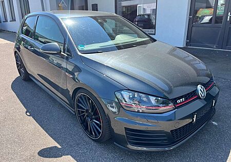 VW Golf Volkswagen VII Lim. GTI Navigation/Bi-Xenon/DCC