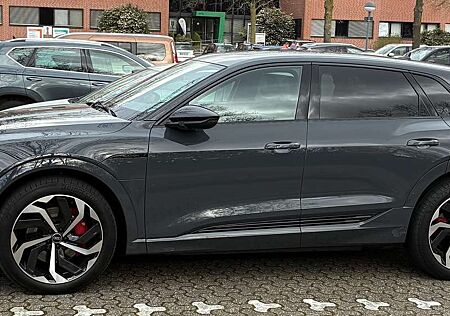 Audi Q8 e-tron 55 quattro S line