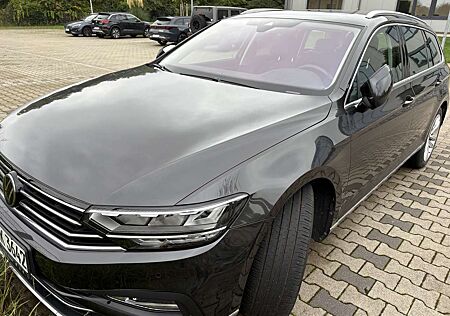 VW Passat Variant Volkswagen Elegance DSG,AHK, Pano, Werksgarantie 5/26 ,Kardon