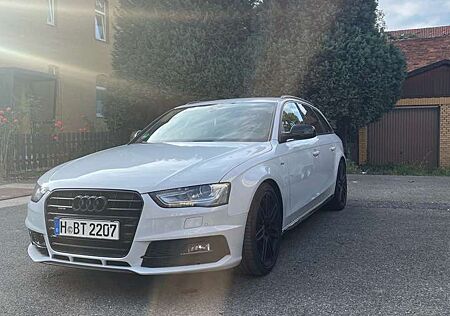 Audi A4 B8 2.0 TDI 3 x S-Line Quattro