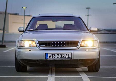 Audi A8 4.2 quattro
