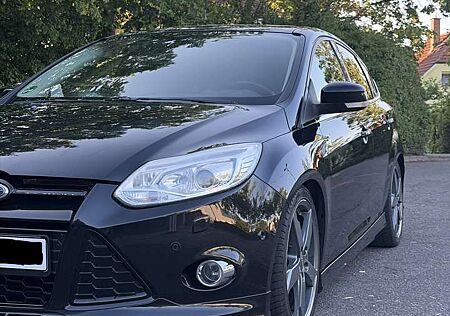 Ford Focus 1.6 EcoBoost 182 PS/Vollausstattung/Schiebedach