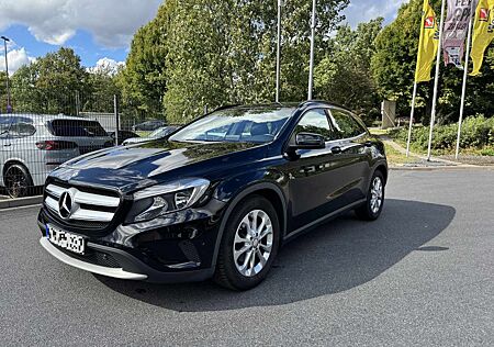 Mercedes-Benz GLA 200 d Kamera/Totw./Navi