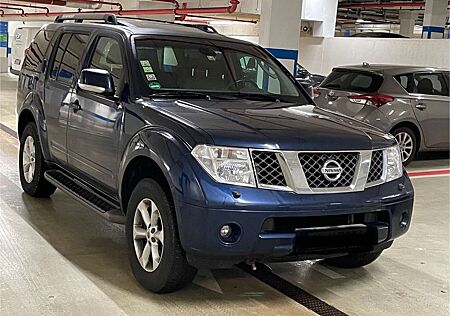 Nissan Pathfinder 2.5 dCi LE/VOLL/LEDER/NAVI/SD/7-SITZE
