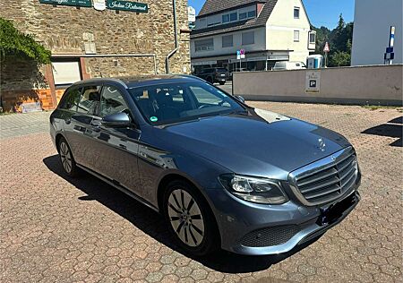 Mercedes-Benz E 200 d T 9G-TRONIC