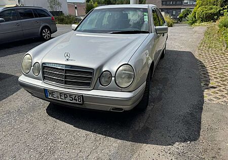 Mercedes-Benz E 230 classic