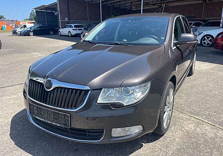 Skoda Superb Elegance 4X4/NAVI/LEDER/S-DACH/AUTOMATIK