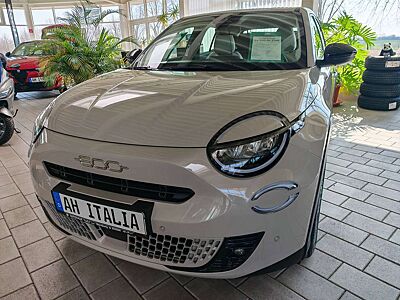 Fiat 600 Hybrid Icon 1.2 T3 110 DCT Keyless Entry-Navi-Kamera