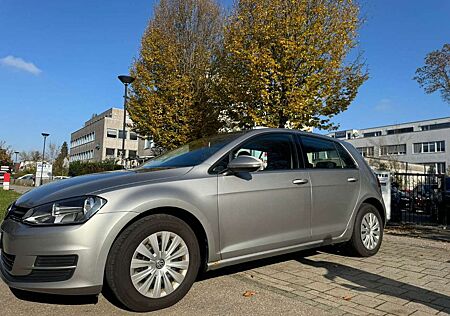 VW Golf Volkswagen VII Lim. Trendline ++TOP ANGEBOT++