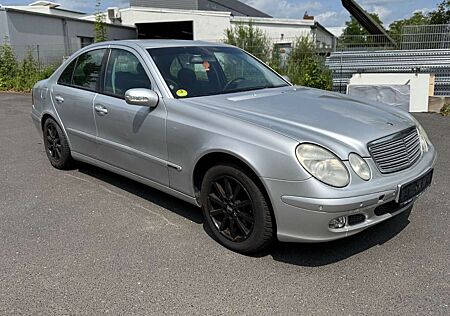 Mercedes-Benz E 270 CDI Automatik Schiebedach/PDC/AHK