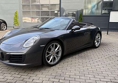 Porsche 911 Carrera 4 Cabriolet