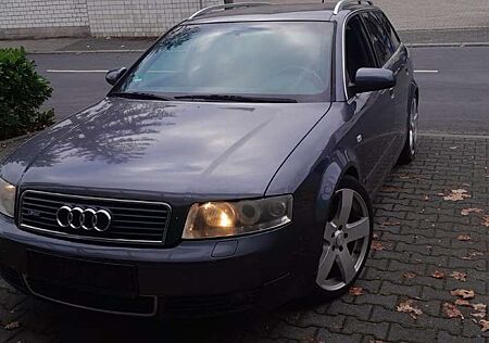 Audi A4 2.5 TDI Neue TÜV, S-Line, aus 1. Hand