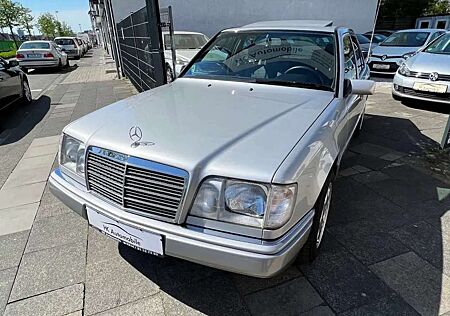 Mercedes-Benz E 220 Oldtimer mit 105tkm, Schiebedach