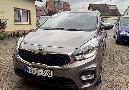 Kia Carens Dream Team