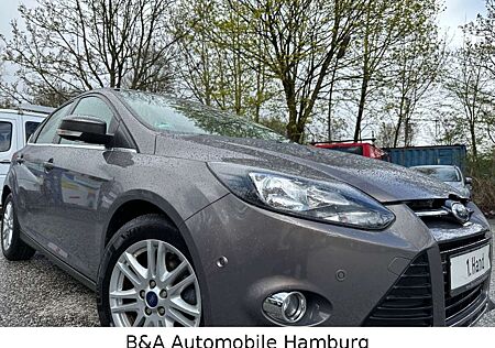 Ford Focus Lim. Titanium 1 Hand+Scheckheft+Tüv/Au Neu