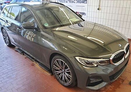 BMW 320 d M Paket LivePR Laser HUD Pano H/K STHZ AHK