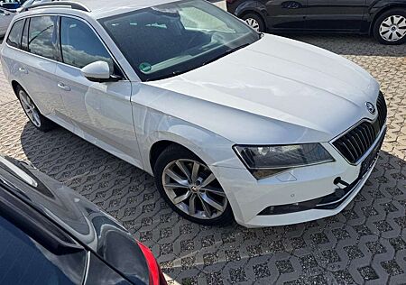 Skoda Superb Ambition. MOTORSCHADEN