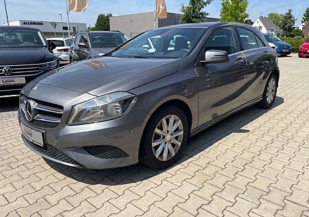 Mercedes-Benz A 180 STYLE BlueEff *PDC*SHZ*GRA*NAV*ALU*HU NEU*