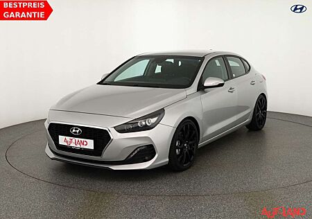Hyundai i30 gebraucht kaufen Hyundai i30 Fastback 1.4 T-GDI Aut. LED Navi Kamera AHK