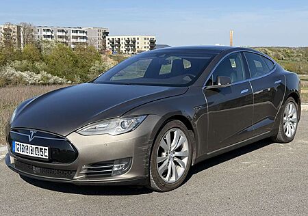 Tesla Model S 85D, 2. Batterie, MCU2, AHK
