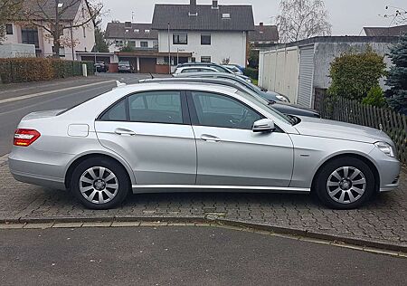 Mercedes-Benz E 200 E-Klasse NGT (Erdgasantrieb bivalent) NGT BlueEFFI