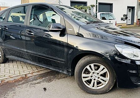 Mercedes-Benz B 180 /