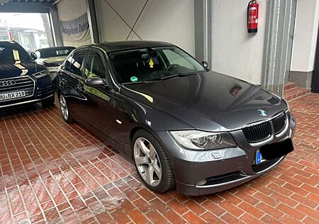 BMW 320 d AHK-klappbar Navi Xenon Klimaautom SD SHZ Temp P
