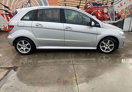 Mercedes-Benz B 180 BlueEFFICIENCY