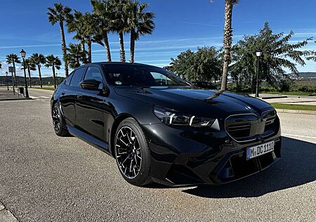 BMW M5 Full Specs/Carbon Package/Wie Neu