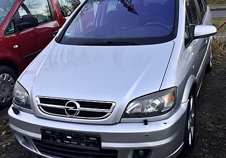 Opel Zafira 2.2 DTI Edition RECARO XENON KLIMAAUTOM. NAVI TEMP