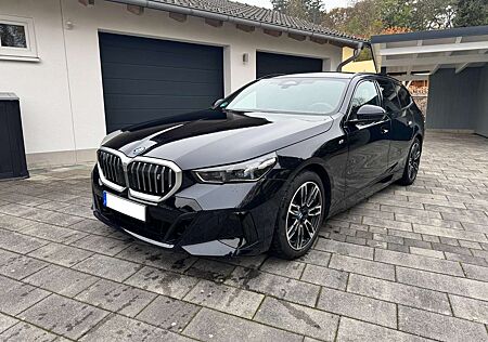 BMW i5 Touring M Paket AHK Carbon Schwarz