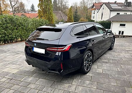 BMW i5 Touring M,Winterr.,AHK,Vollausst,Privat-neuwert