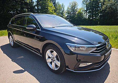 VW Passat Variant Volkswagen Elegance*Standhzg*HUD*AHK