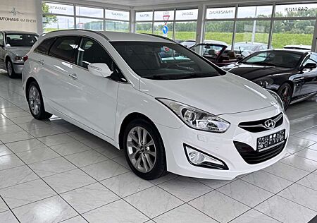 Hyundai i40 cw FIFA World Cup Edition+Navi+Sitzh+Kamera