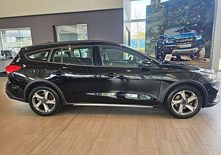 Ford Focus Turnier Active Navi LED
