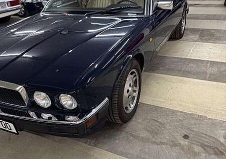 Jaguar XJ40
