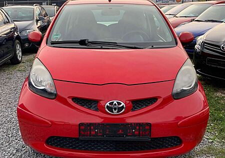 Toyota Aygo 1.0L 50KW . Scheckheft. 2- Hand