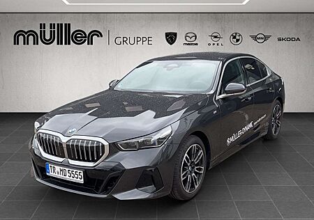 BMW 520 i LIMOUSINE M SPORT LED KOMFORTZUG PARKING ASSIST