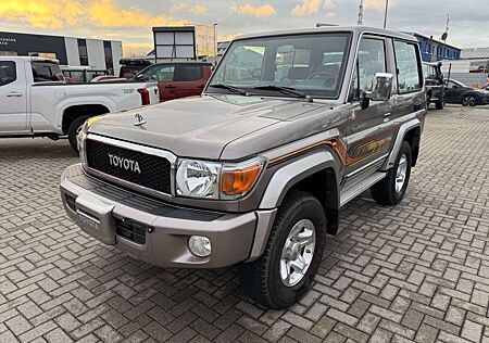 Toyota Land Cruiser GRJ 71 LX+ diff. M/T Bronce Voll.
