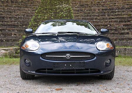 Jaguar XK 4.2 V8 Cabriolet mit 2 Jahren Garantie 1.Hand
