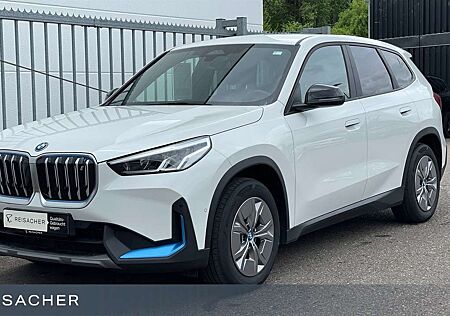 BMW iX1 xDrive30 AHK,Widescreen,ParkAss,elSitz,17"LM