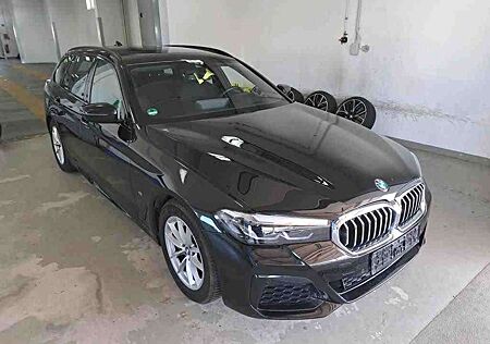 BMW 540 d Touring xDrive M-Sport*20Zoll*PANORAMA*HUD*Winte