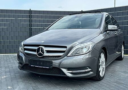 Mercedes-Benz B 220 CDI*AUTOMATIK*PANO*CAM*BI-XENON*LEDER*AHK*
